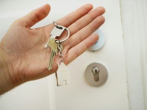 open house strategy with keys in hand